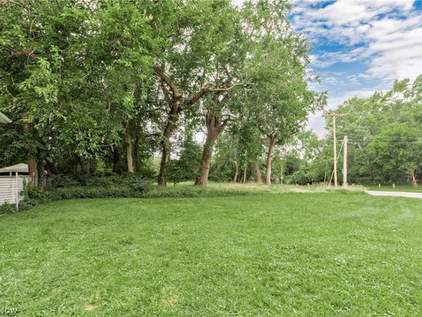 1622 E 133 Street , East Cleveland, OH 44112