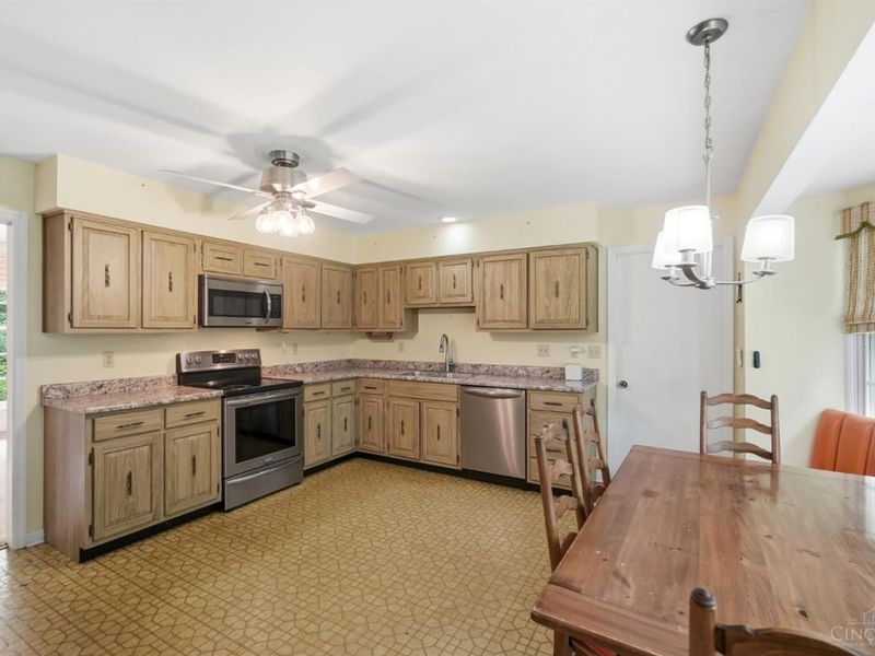 4 Beechurst Woods Lane, Green Township, OH 45233 Photo 17