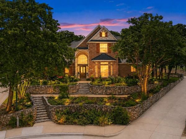 816 Lake View Court E, Crowley, TX 76036