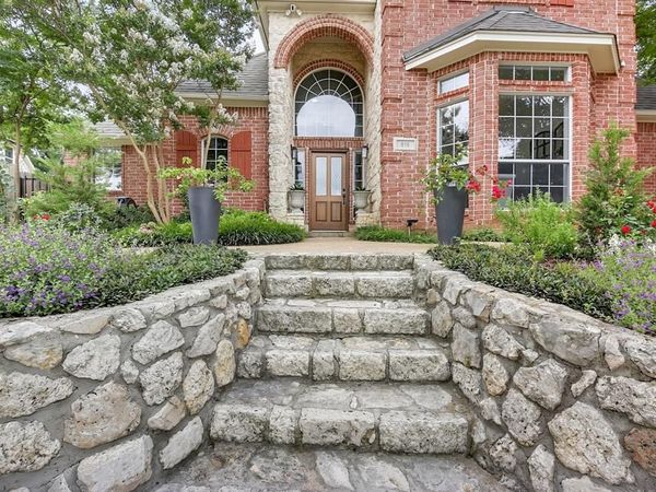 816 Lake View Court E, Crowley, TX 76036