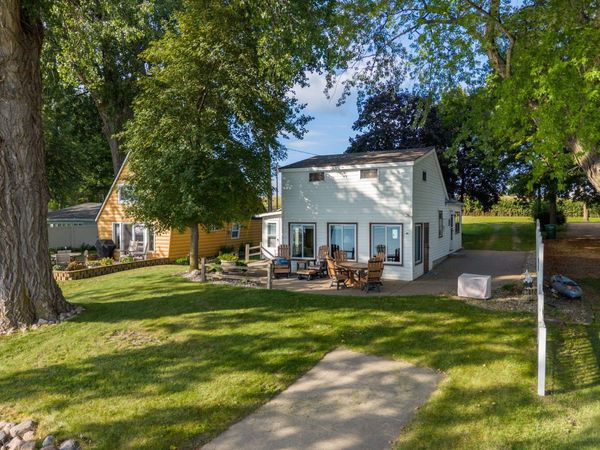 7014 Laura Lane , Saint Peter, MN 56082
