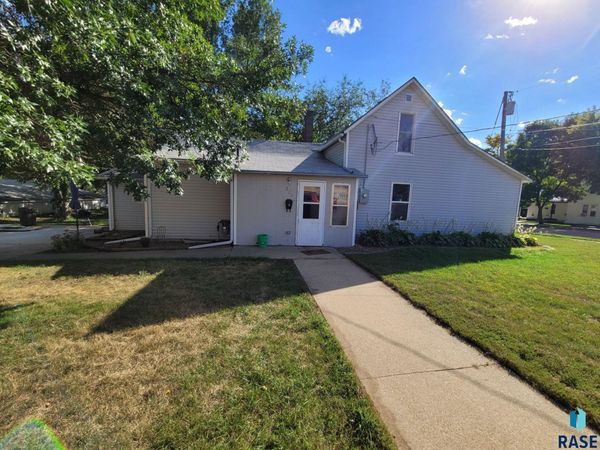 221 W 7th St, Canton, SD 57013