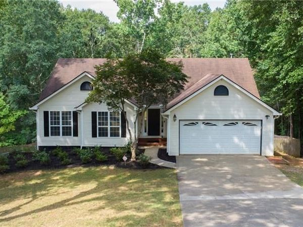 4267 Riviere PT, Gainesville, GA 30507