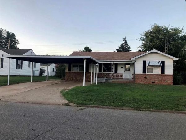 1419 Pine Avenue, Clinton, OK 73601