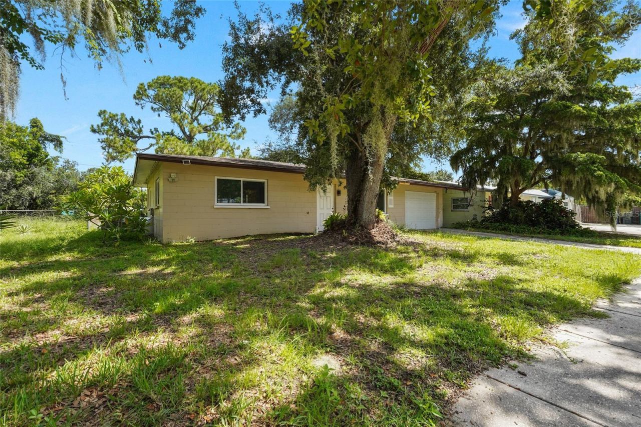 4923 Brookmeade Drive, Sarasota, FL 34232 Photo