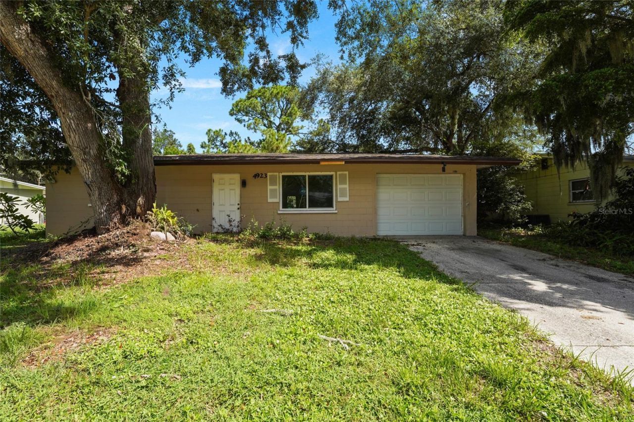 4923 Brookmeade Drive, Sarasota, FL 34232 Photo