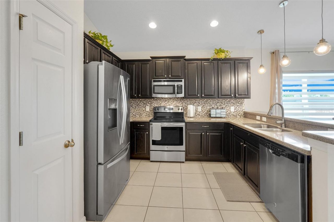491 Kestrel Drive , Groveland, FL 34736 Photo