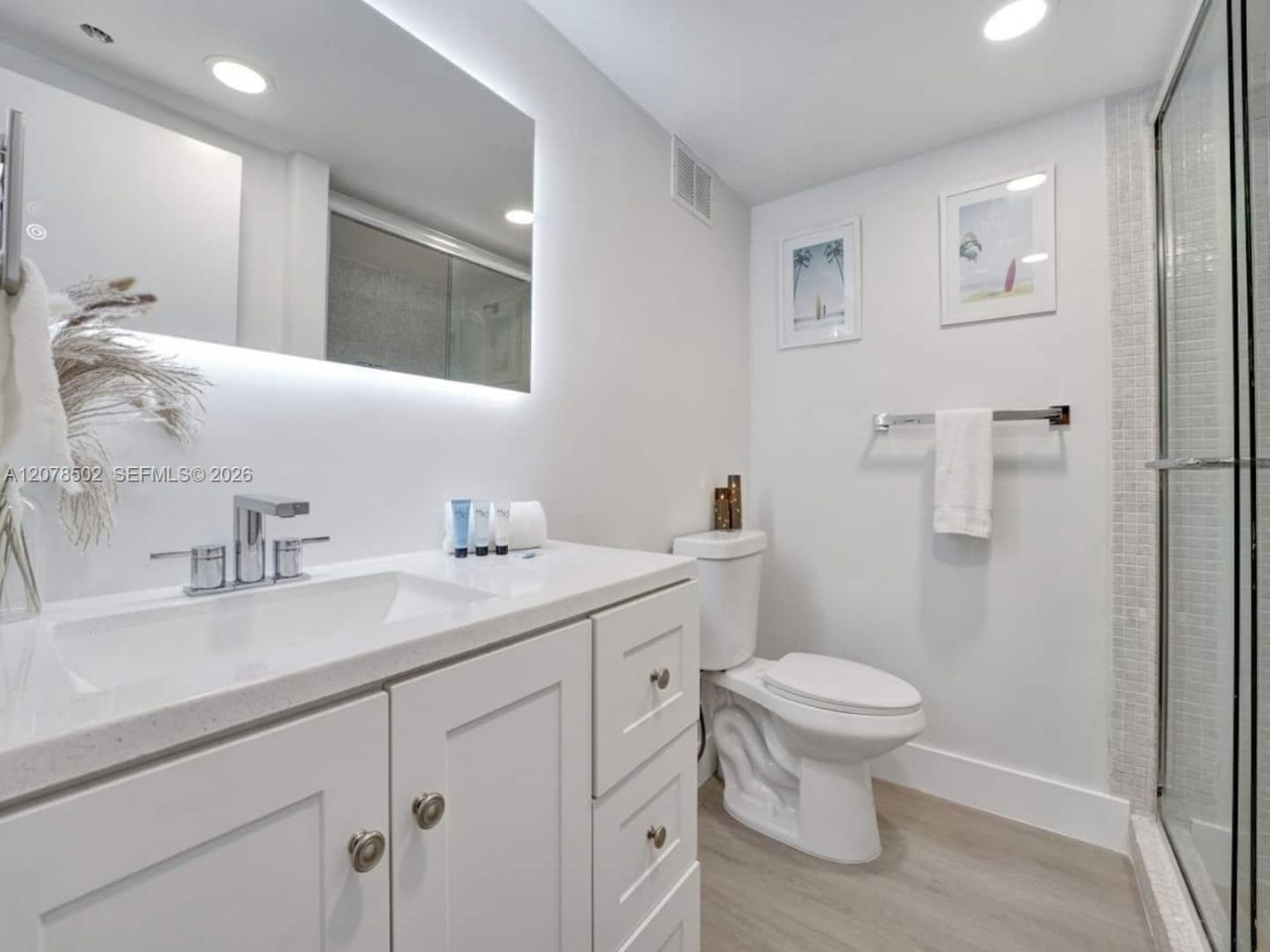 5225 Collins Ave, Unit 1516, Miami Beach, FL 33140 Photo