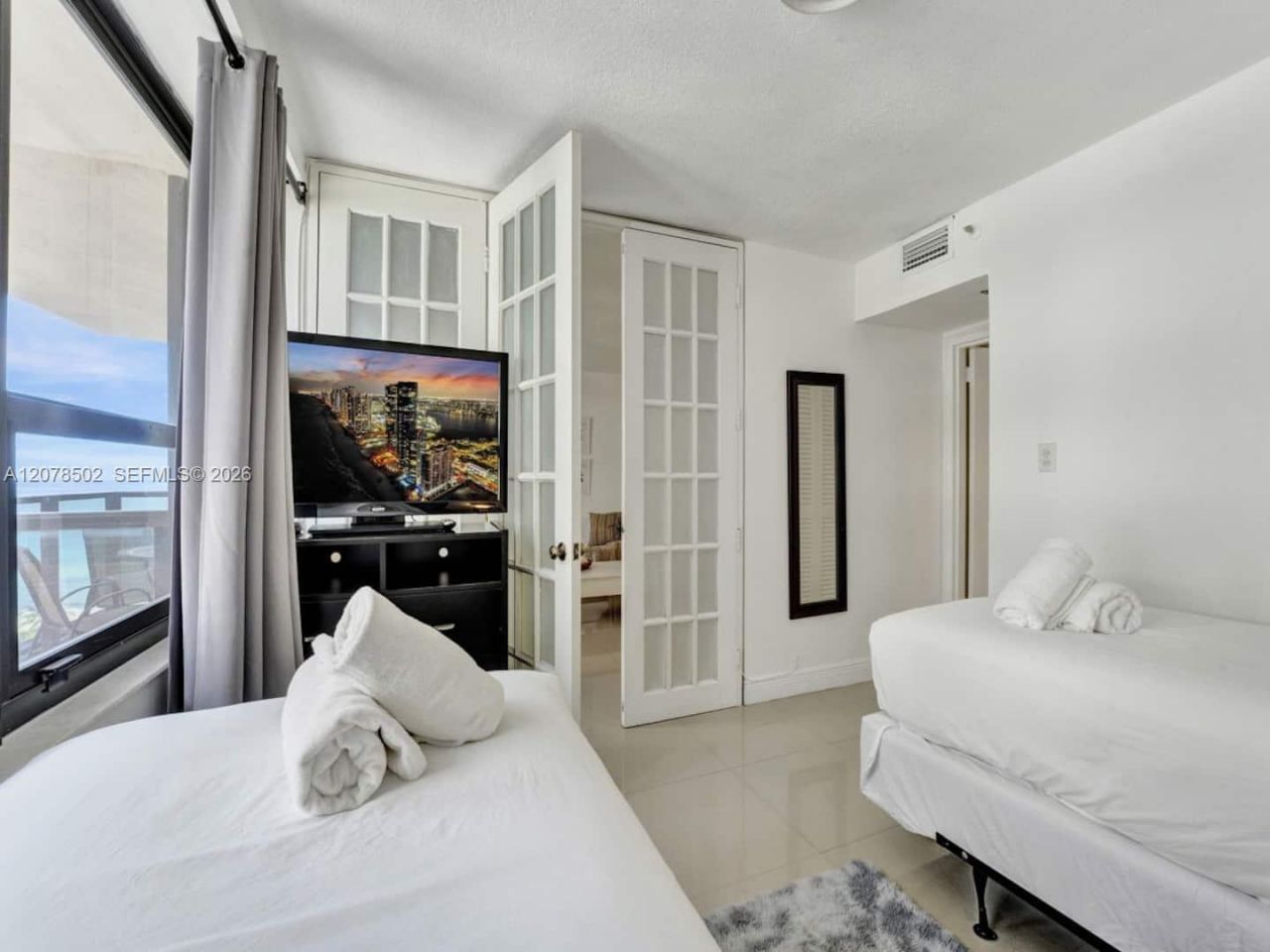 5225 Collins Ave, Unit 1516, Miami Beach, FL 33140 Photo