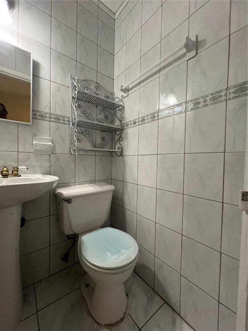 5490 W 2nd Ave , Hialeah, FL 33012 Photo