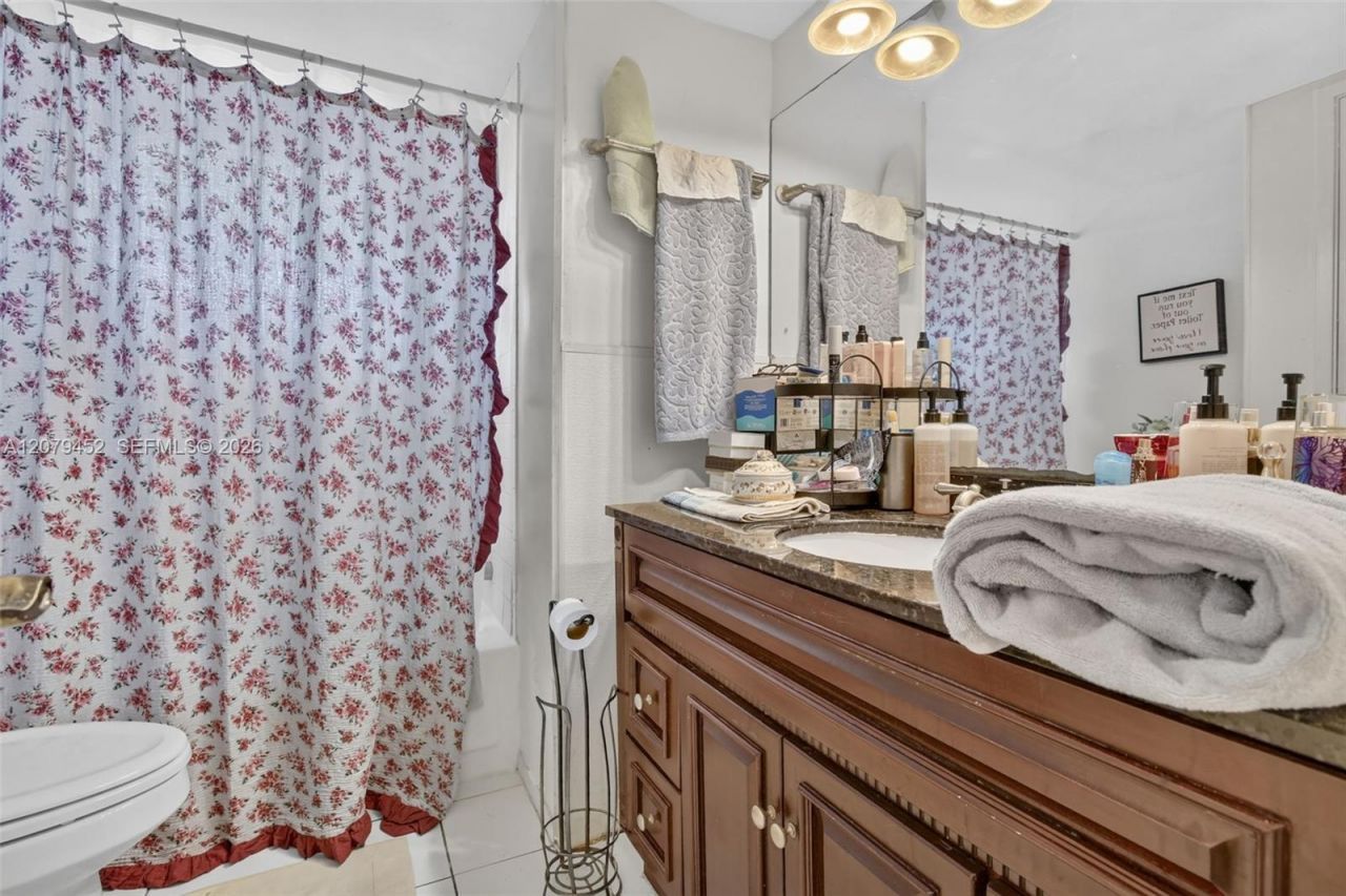 1770 NE 191st St , Unit 401-1, Miami, FL 33179 Photo