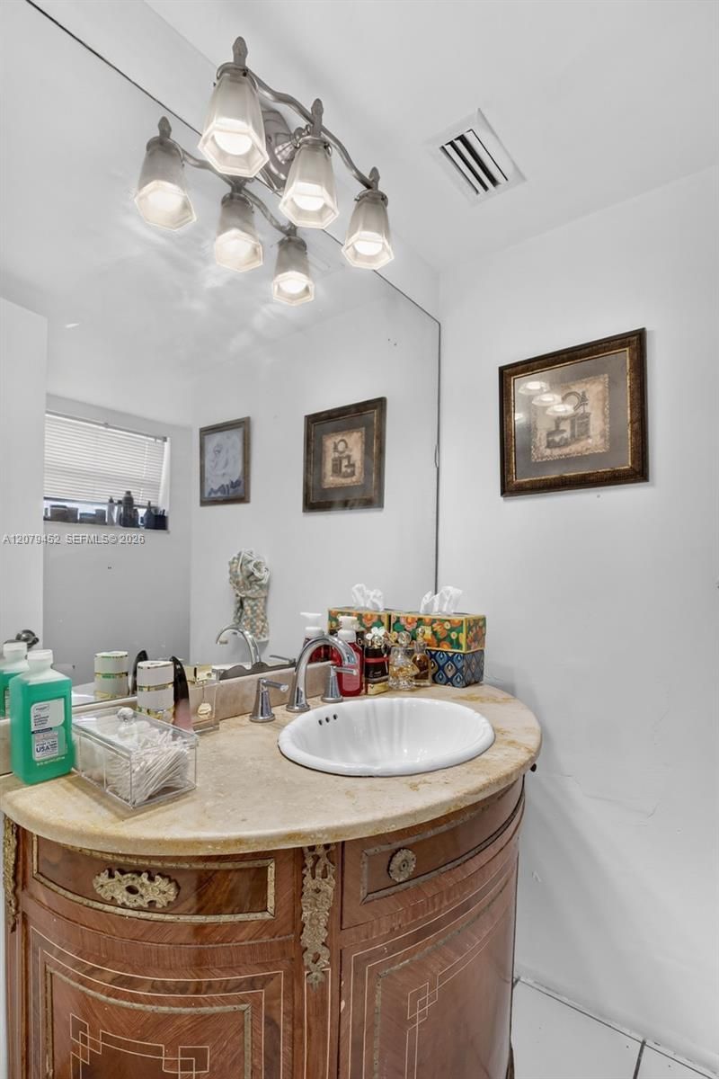 1770 NE 191st St , Unit 401-1, Miami, FL 33179 Photo