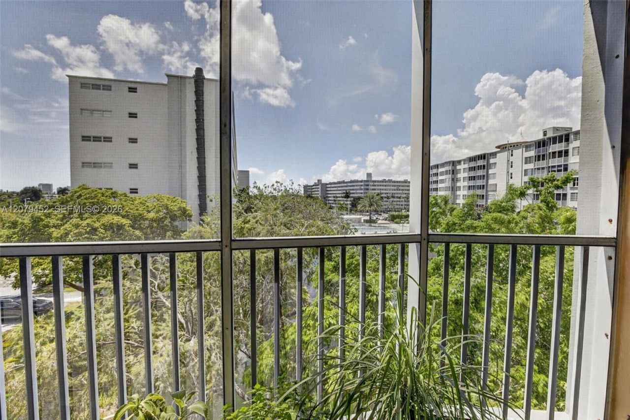 1770 NE 191st St , Unit 401-1, Miami, FL 33179 Photo