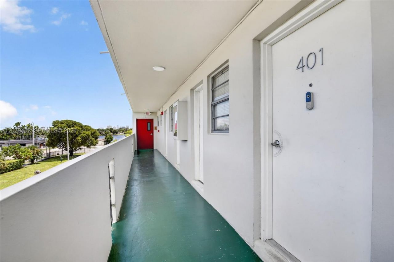 1770 NE 191st St , Unit 401-1, Miami, FL 33179 Photo