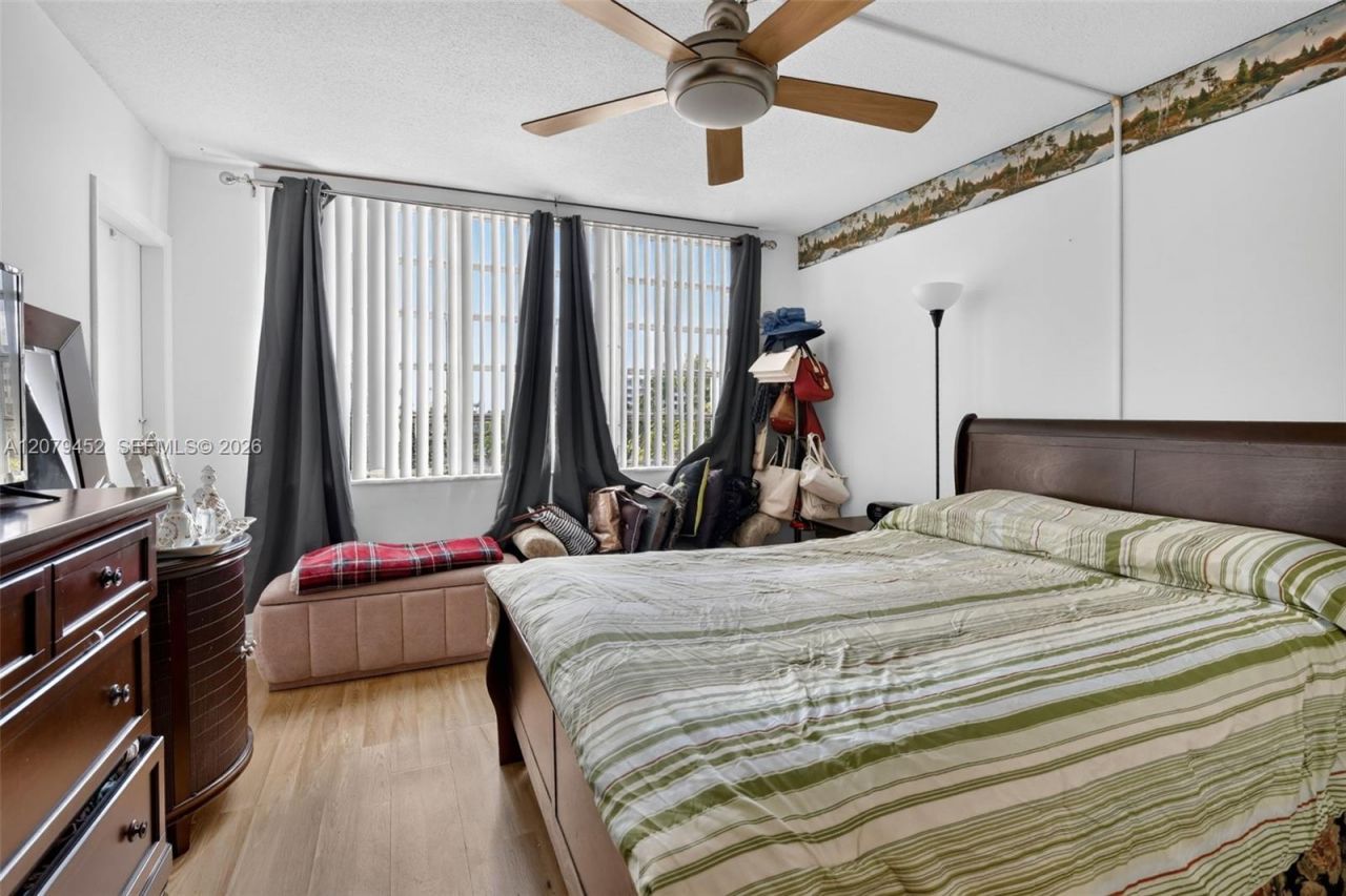 1770 NE 191st St , Unit 401-1, Miami, FL 33179 Photo