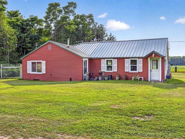 N3043 PIONEER ROAD, Clintonville, WI 54929