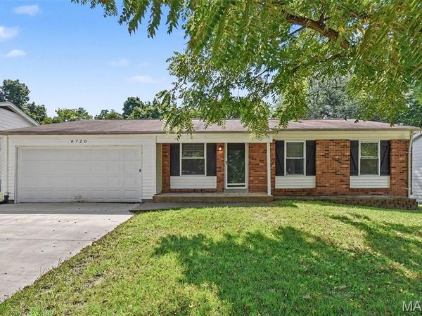 6720 Foxbend Court , Florissant, MO 63033