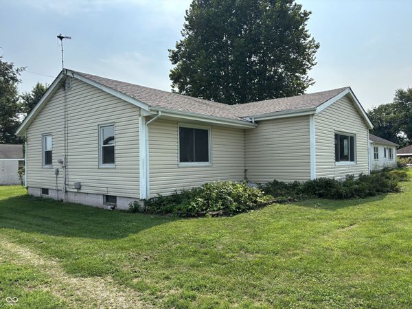 407 E Log Street, Carthage, IN 46115