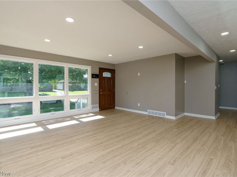 6150 Vernondale Drive, Parma Heights, OH 44130 Photo 3