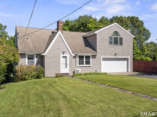 28 Lucas Park, Norwich, CT 06360