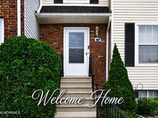 20 Karwatt Court, Sayreville, NJ 08872