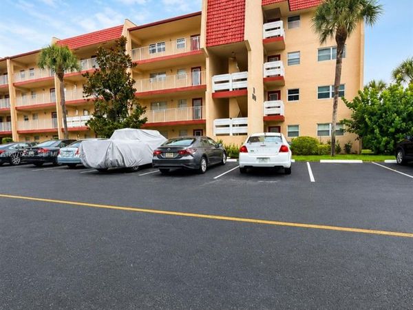 1035 Country Club Dr , Unit 408, Margate, FL 33063