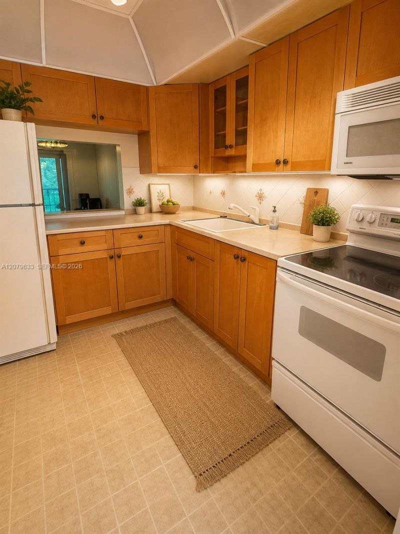 1035 Country Club Dr , Unit 408, Margate, FL 33063 Photo
