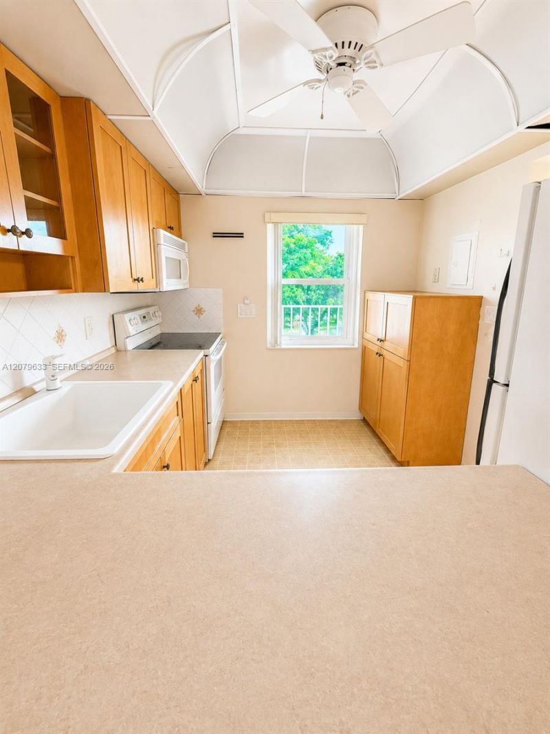 1035 Country Club Dr , Unit 408, Margate, FL 33063 Photo