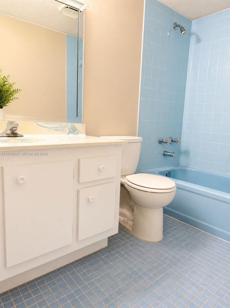 1035 Country Club Dr , Unit 408, Margate, FL 33063 Photo