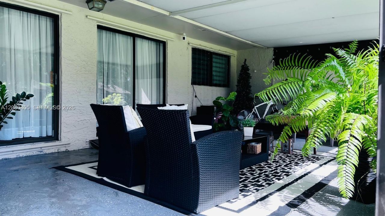 1531 NW 98th Ave , Pembroke Pines, FL 33024 Photo