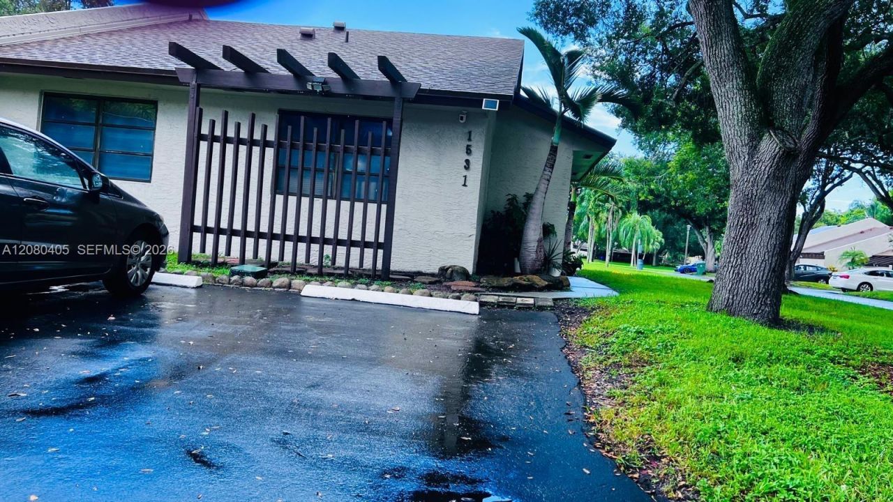 1531 NW 98th Ave , Pembroke Pines, FL 33024 Photo