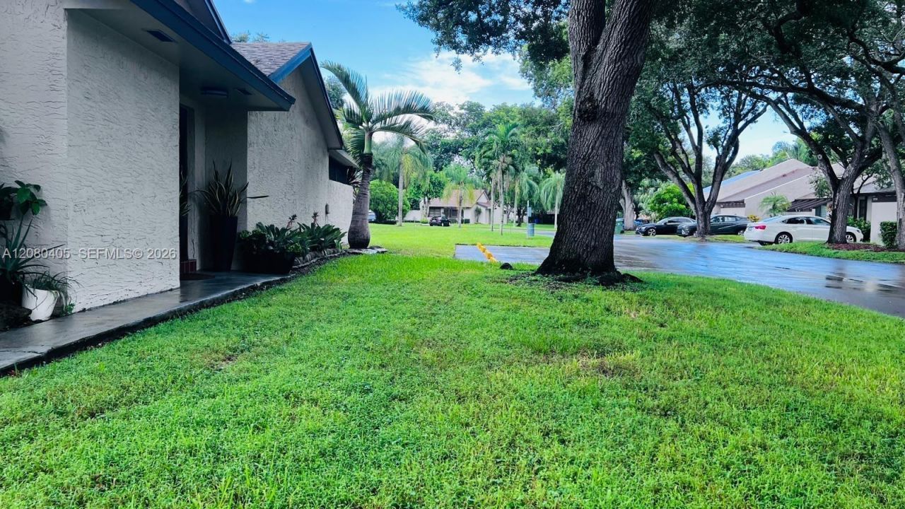 1531 NW 98th Ave , Pembroke Pines, FL 33024 Photo