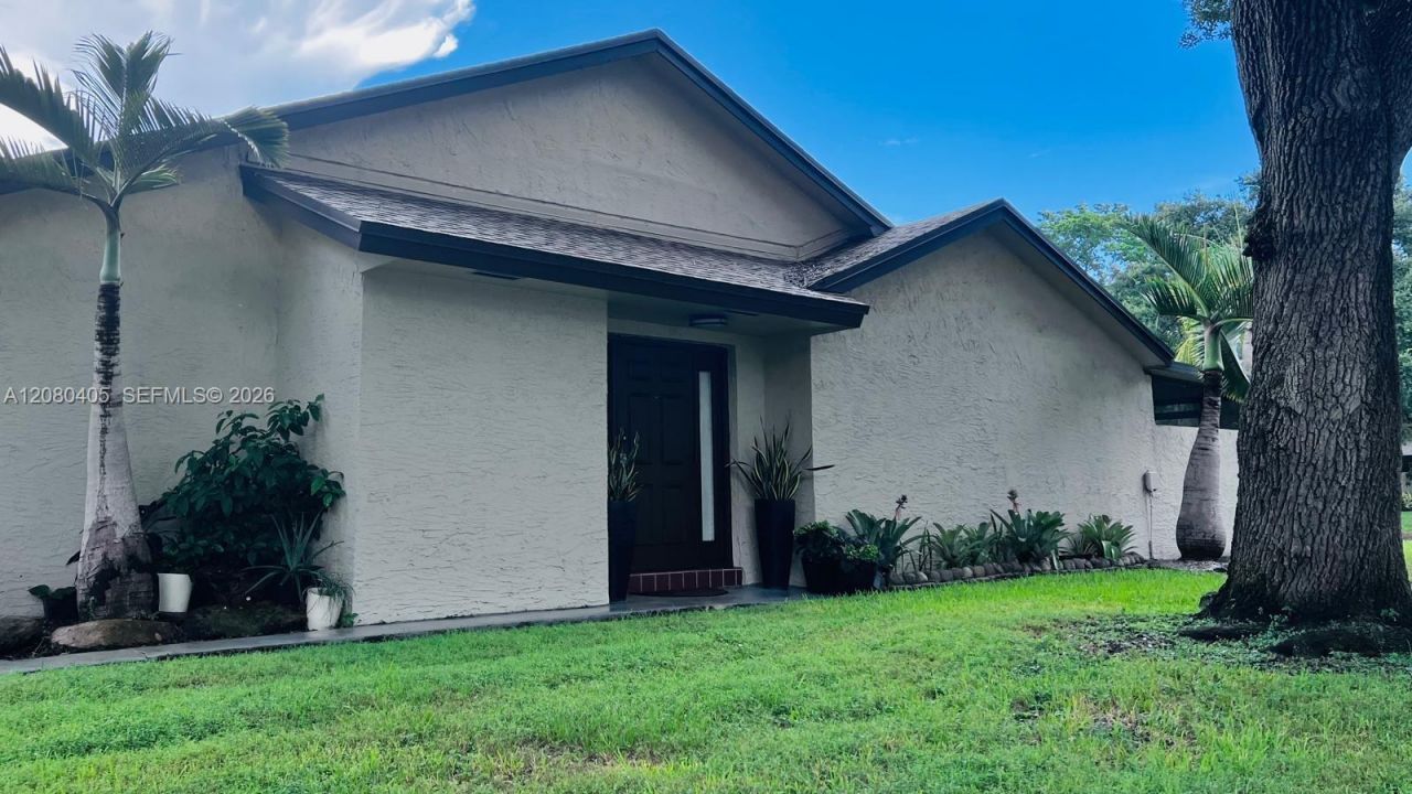 1531 NW 98th Ave , Pembroke Pines, FL 33024 Photo