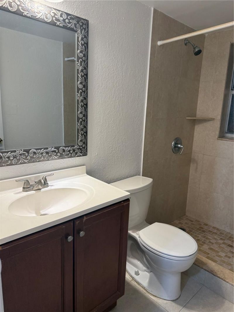 838 Twin Lakes Dr, Unit 19-E, Coral Springs, FL 33071 Photo