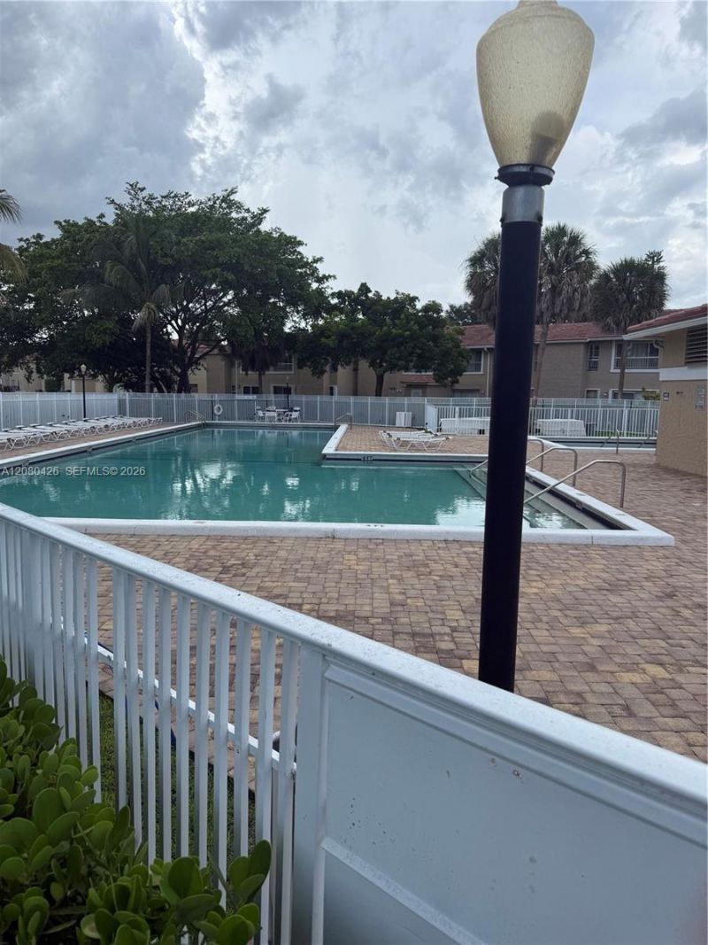 838 Twin Lakes Dr, Unit 19-E, Coral Springs, FL 33071 Photo