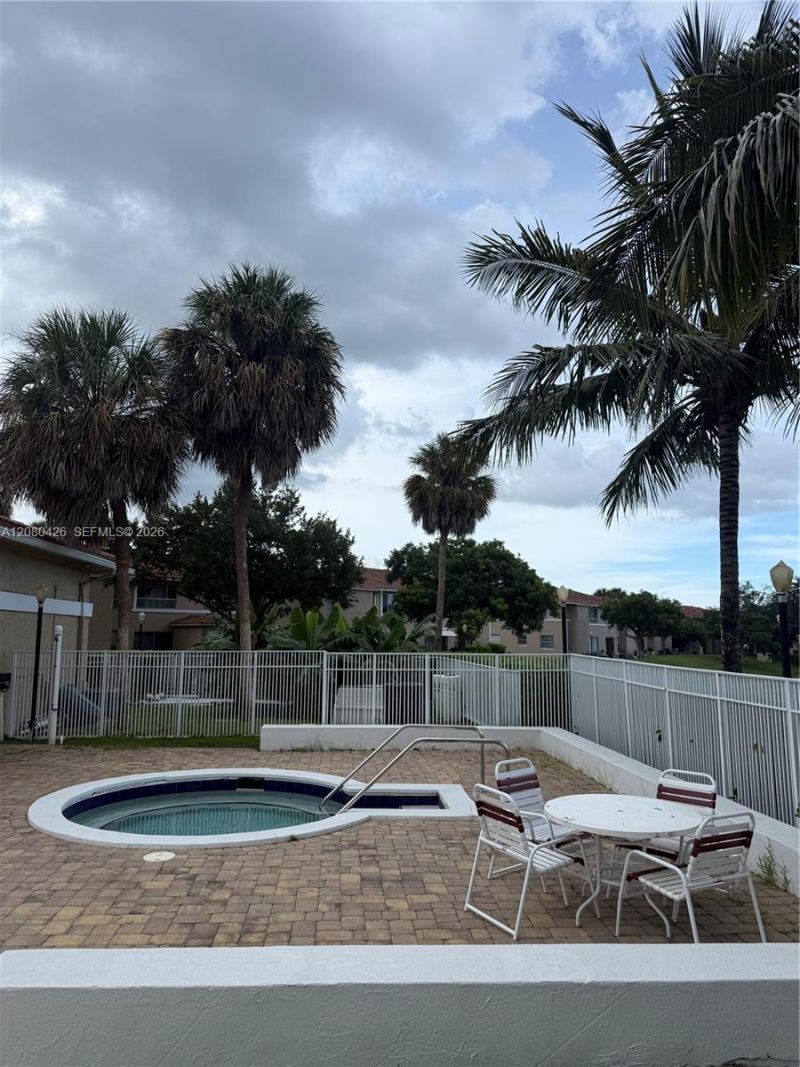838 Twin Lakes Dr, Unit 19-E, Coral Springs, FL 33071 Photo