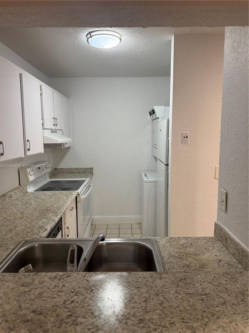 838 Twin Lakes Dr, Unit 19-E, Coral Springs, FL 33071 Photo
