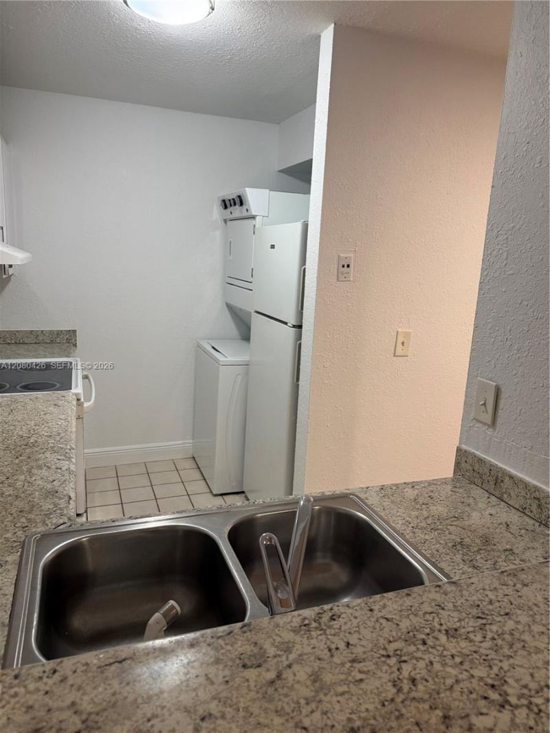 838 Twin Lakes Dr, Unit 19-E, Coral Springs, FL 33071 Photo