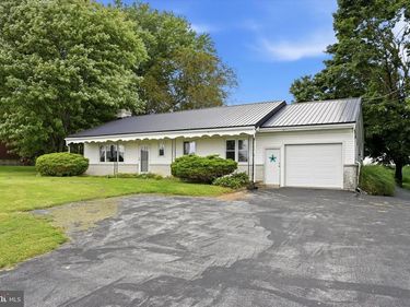 20 HERSHEY LANE, PARKESBURG, PA 19365
