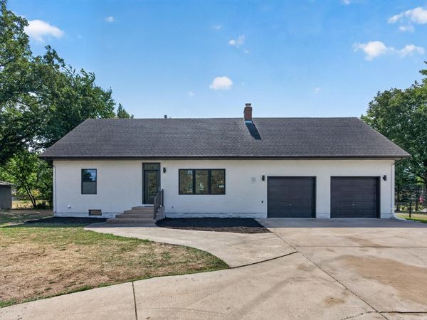 364 County Road C W, Roseville, MN 55113