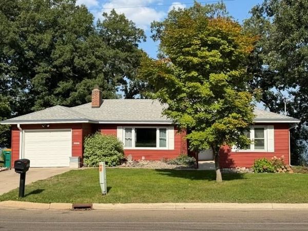 1331 Frank Hall Drive , Albert Lea, MN 56007