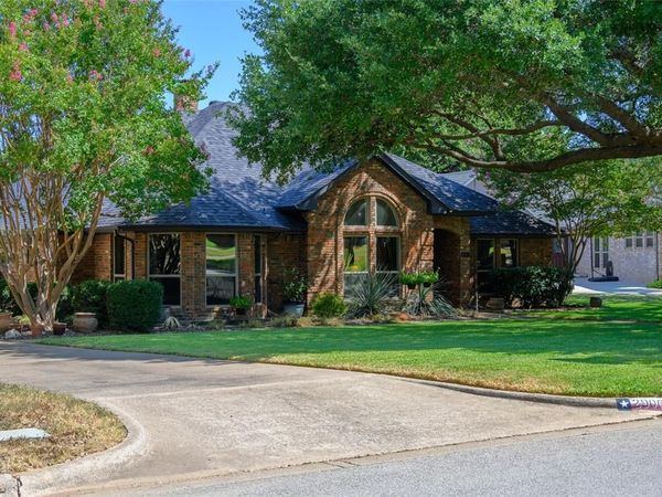 2906 River Crest Street, Grapevine, TX 76051