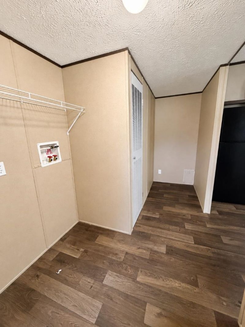 1112 Millers Rd.  Photo 5