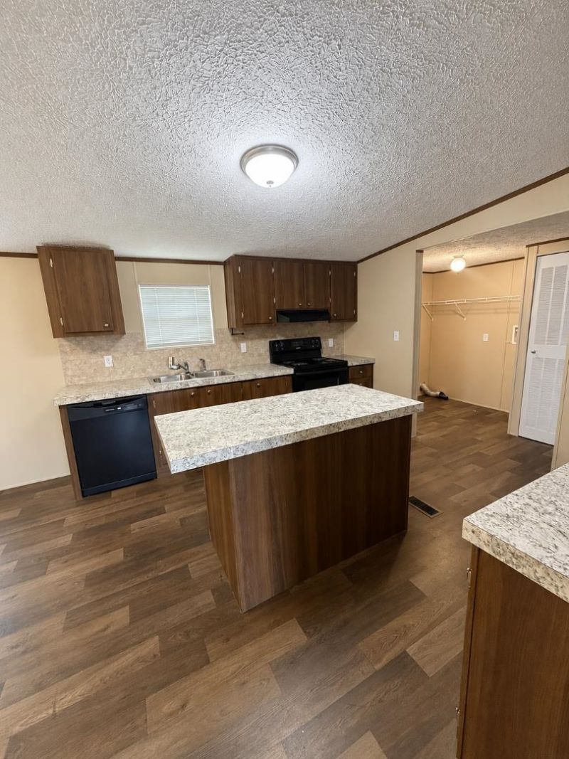 1112 Millers Rd.  Photo 6