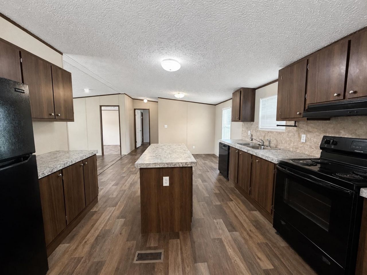1112 Millers Rd.  Photo 7
