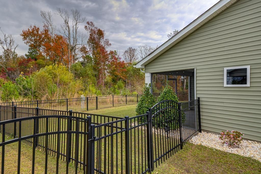 1843 Berkley Village Loop Photo 6