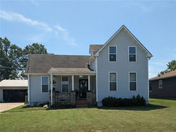 518 W 4th Avenue, Garnett, KS 66032