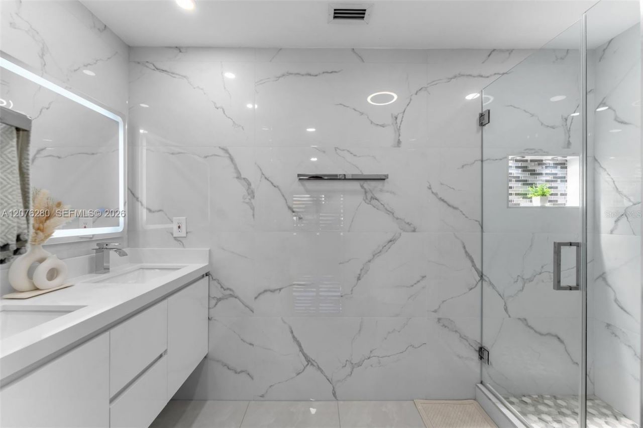 1180 NW 124th Place , Unit 208, Miami, FL 33182 Photo