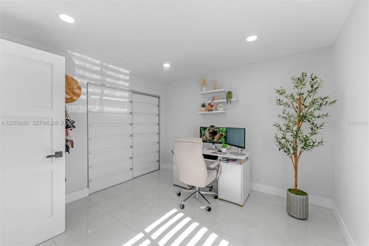 1180 NW 124th Place , Unit 208, Miami, FL 33182 Photo