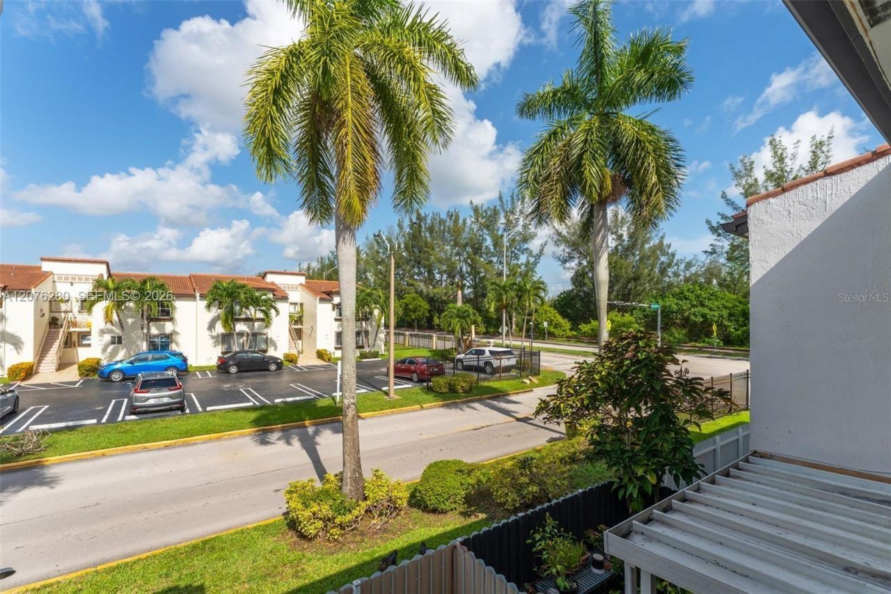 1180 NW 124th Place , Unit 208, Miami, FL 33182 Photo